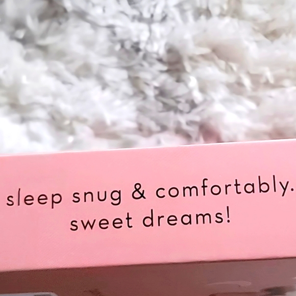 👍Host Pick👍NWT The Creme Shop Disney Minnie Mouse Snug Sleep Mask - Picture 5 of 6